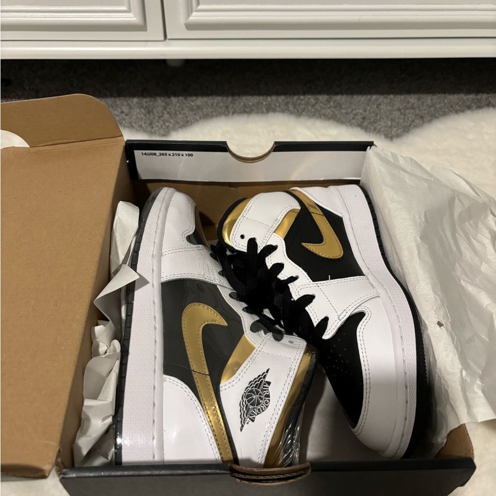 Air Jordan 1 Mid White Gold Sneakers